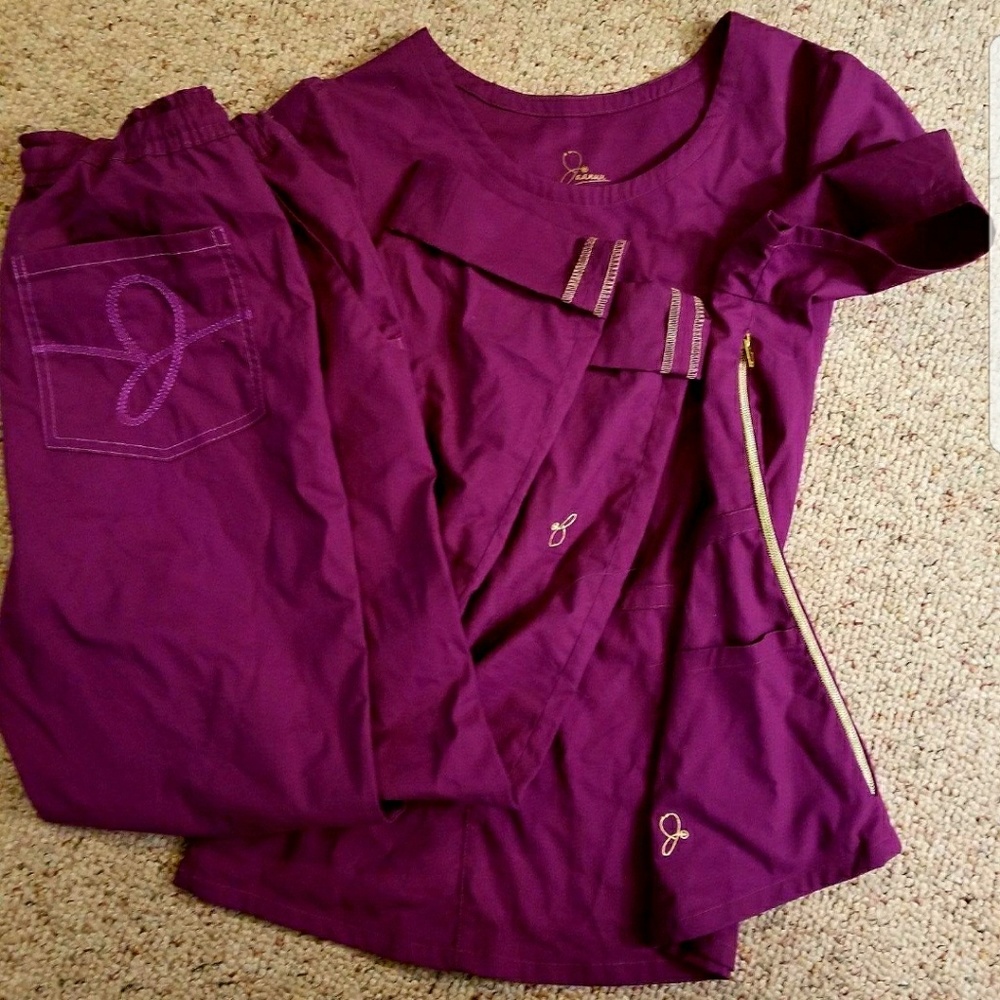 Jaanuu Scrub Set